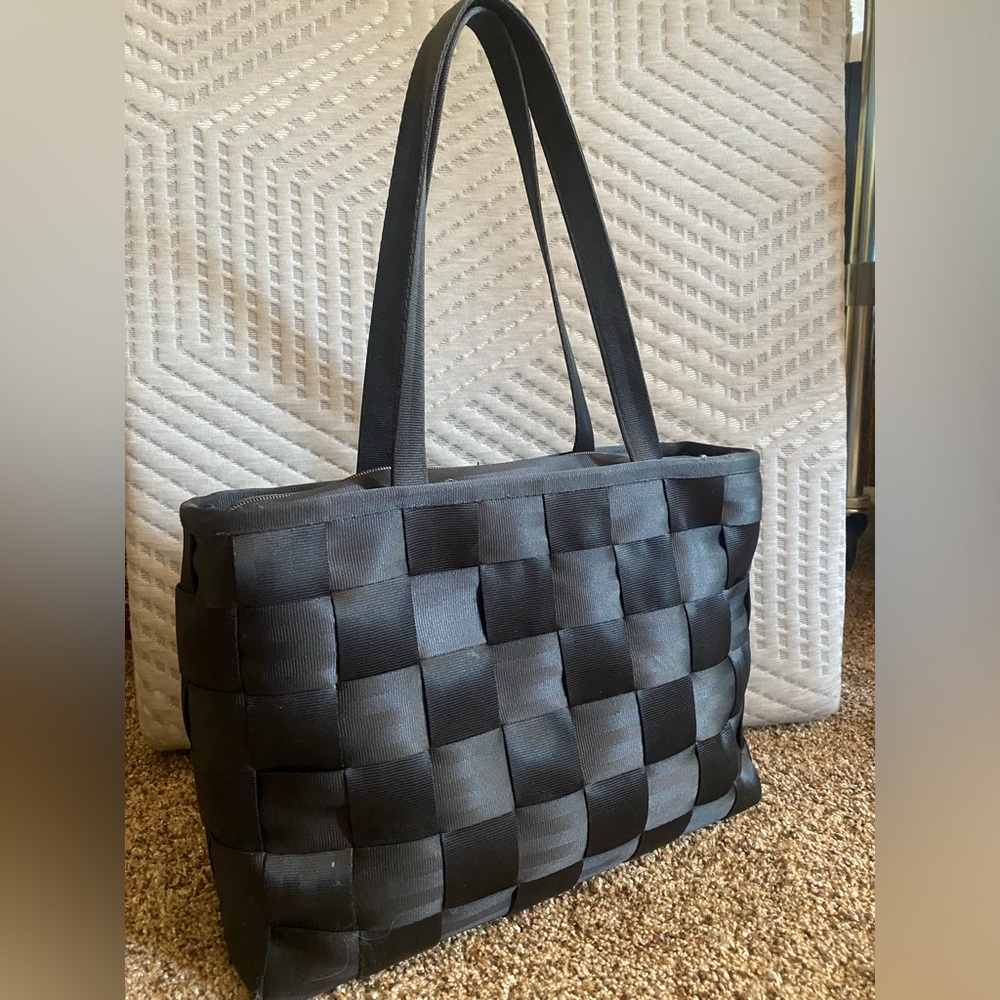 Harvey’s Seatbelt Bag